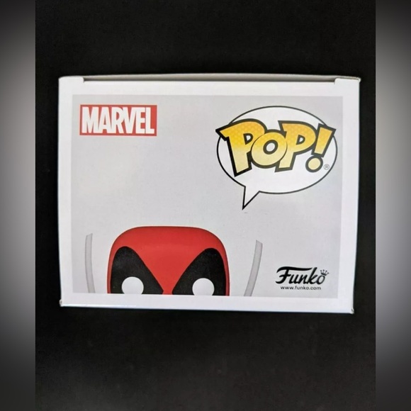 Funko Pop! Marvel 7/11 Exclusive 30th Anniversary Deadpool in Birthday Cake #776 - Picture 4 of 9